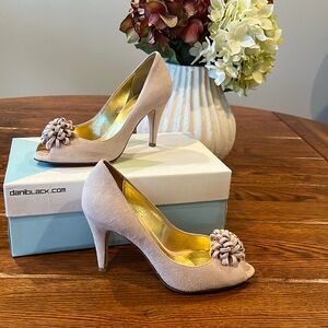 Ballet Pink suede pump, sz 6 1/2M, New in box